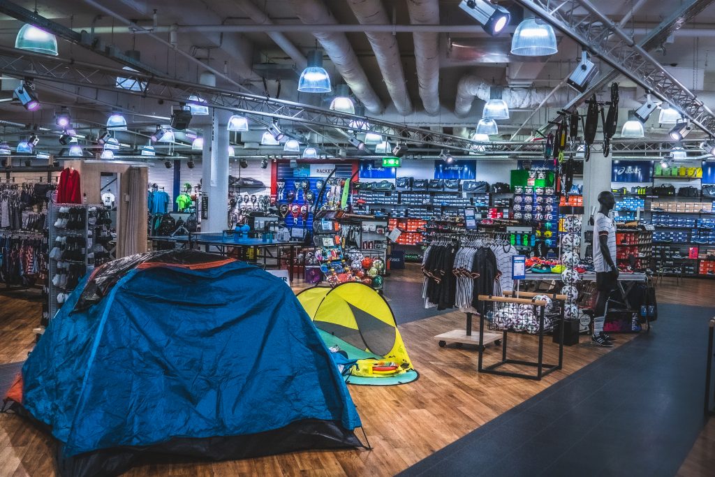 Wandern im Bergischen Land: Outdoor-Ausrüstung bei Sport4You im LoewenCenter